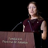 Christina Koch, Premio Princesa de Asturias de la Concordia: «Hizo falta enviar a personas alrededor de la Luna para que el amor triunfara»