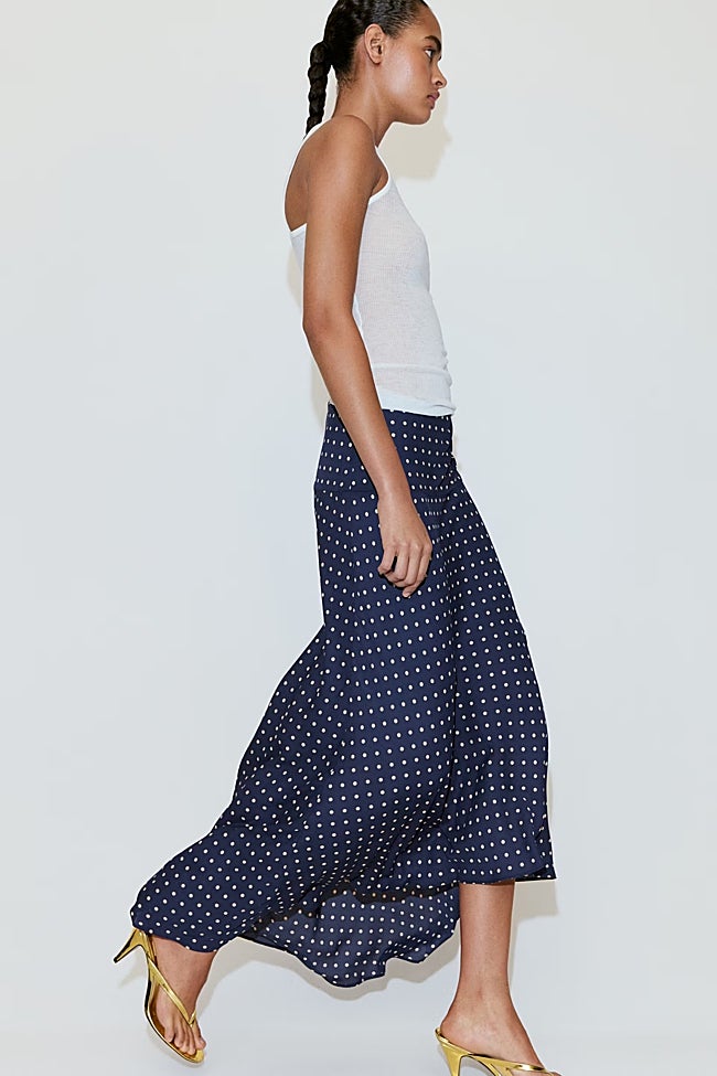Falda con estampado de lunares de Mango (39,99 euros)