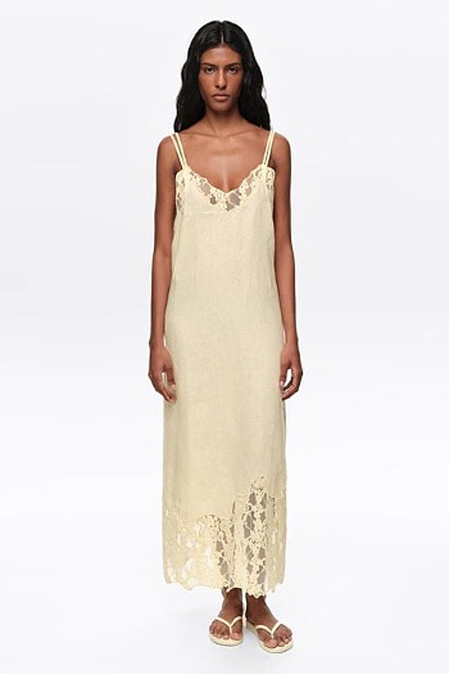 Vestido blanco de Bimba & Lola (150 euros)