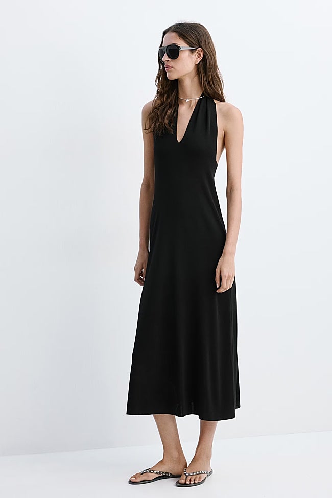 Vestido negro de Mango (39,99 euros)