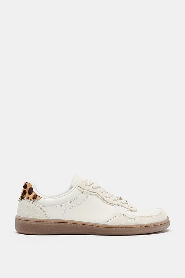 Zapatillas en blanco estilo barefoot de Zara