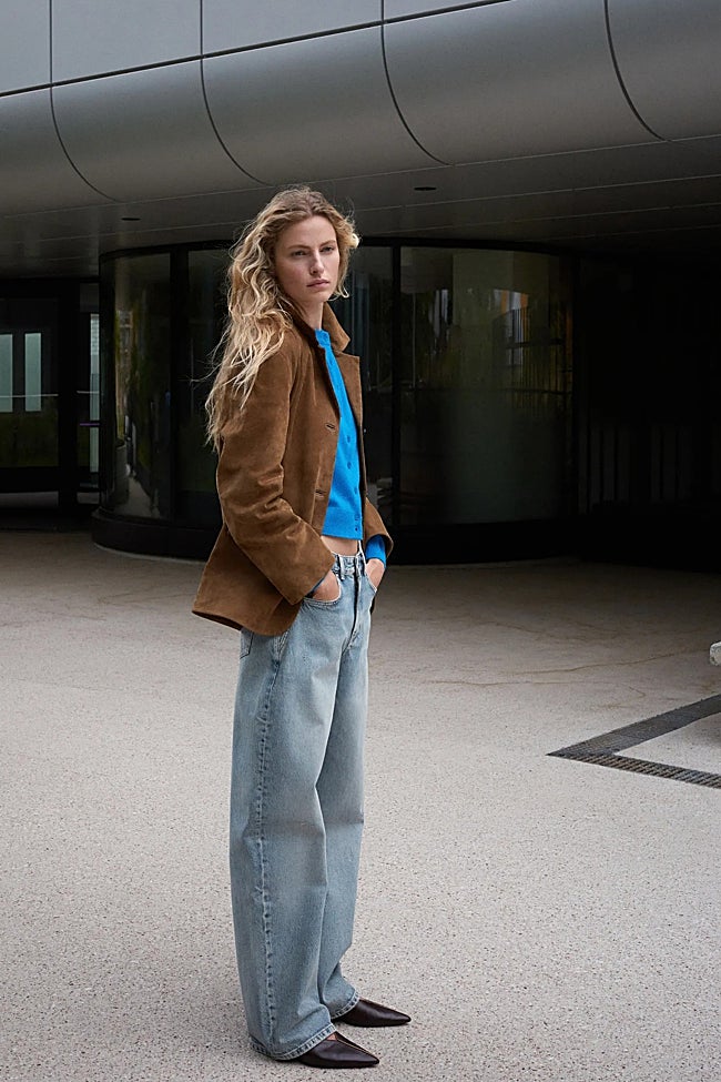 Americana de piel+ chaqueta de punto + vaqueros wide leg