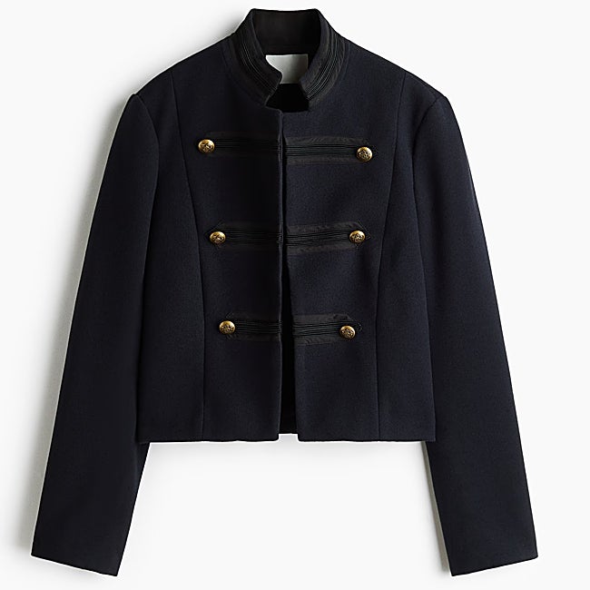 Chaqueta azul marino de H&M (39,99 euros)