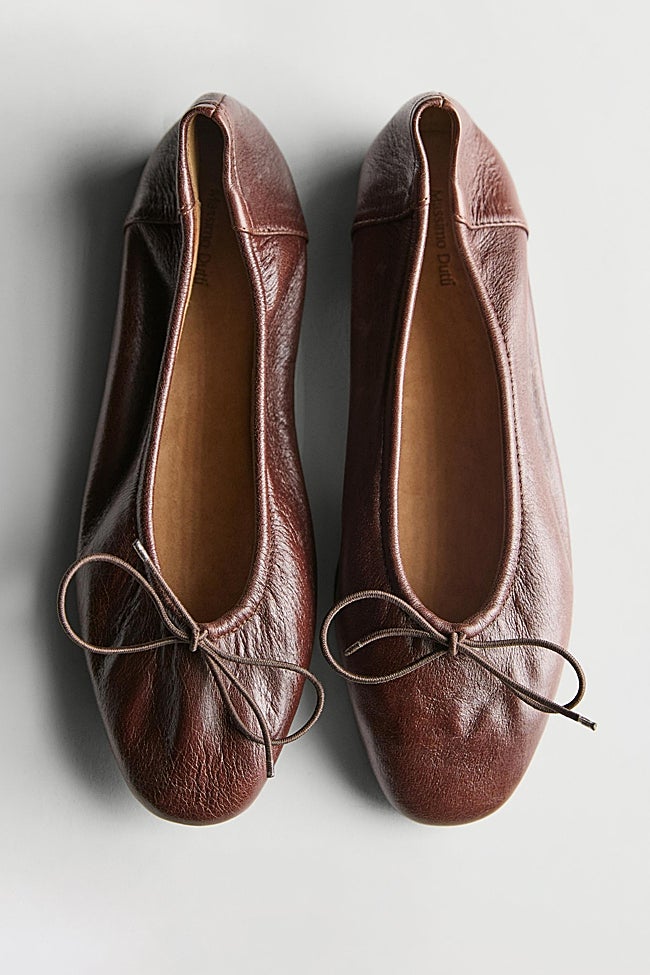 Bailarinas de color marrón de Massimo Dutti (79,99 euros)