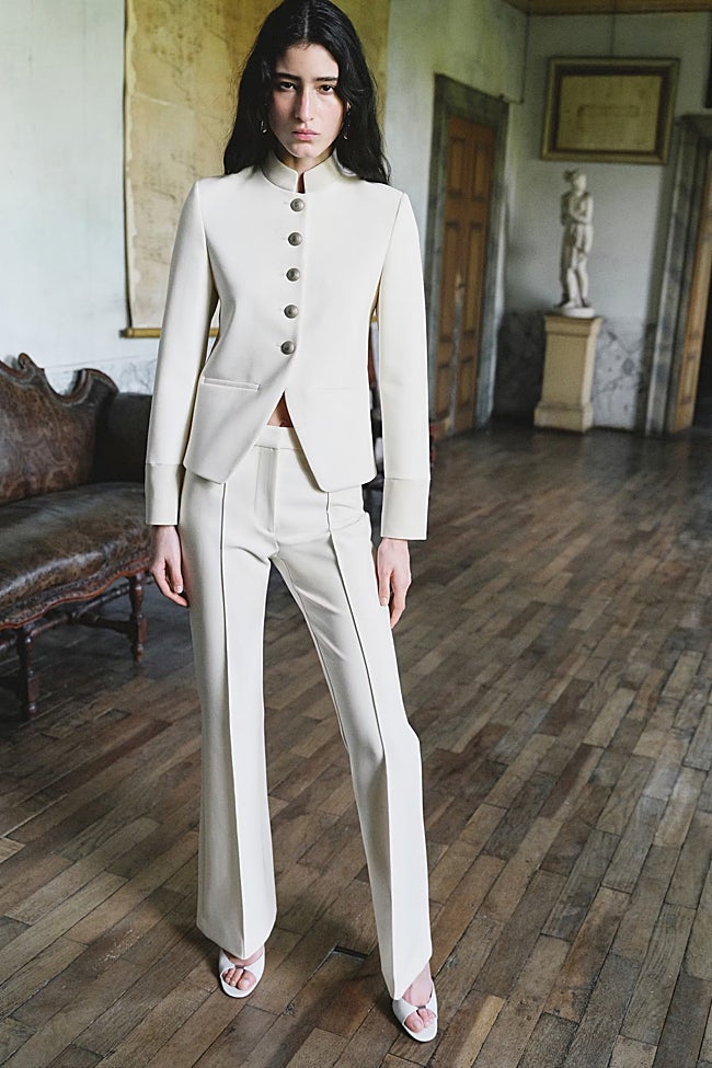 Pantalón blanco de Mango (39,99 euros)