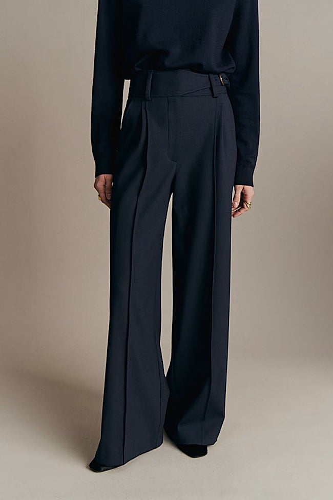Pantalones azul marino de Sézane (140 euros)