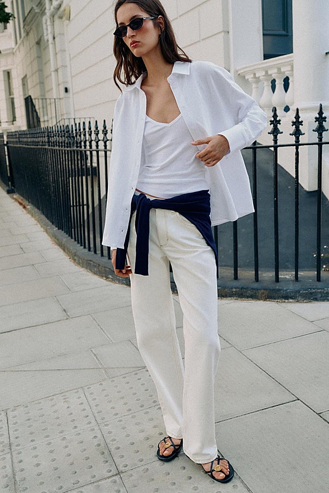 Pantalón blanco de Zara (27,99 euros)