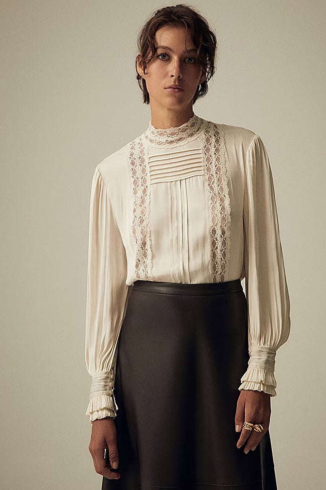 Camisa blanca de Sfera (25,99 euros)