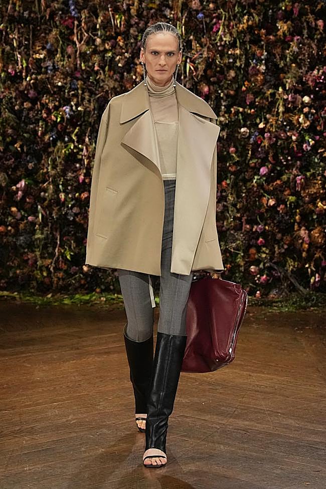 Look de Maison Margiela durante la Semana de la Moda de París.