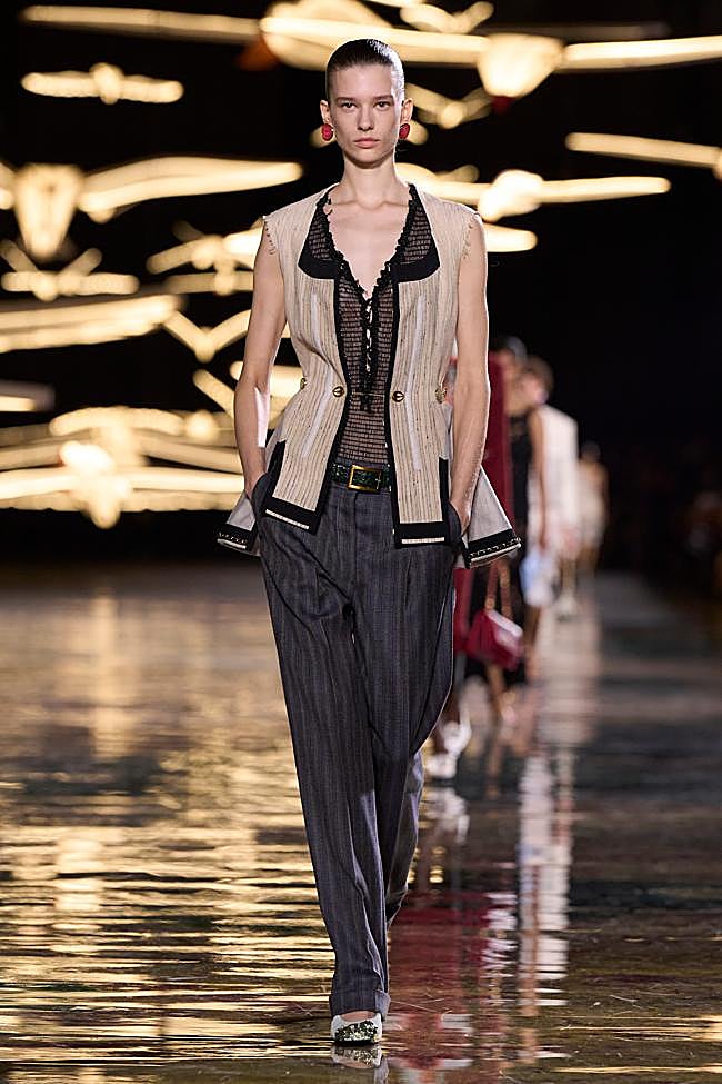 Look de Chanel durante la Semana de la Moda de París.