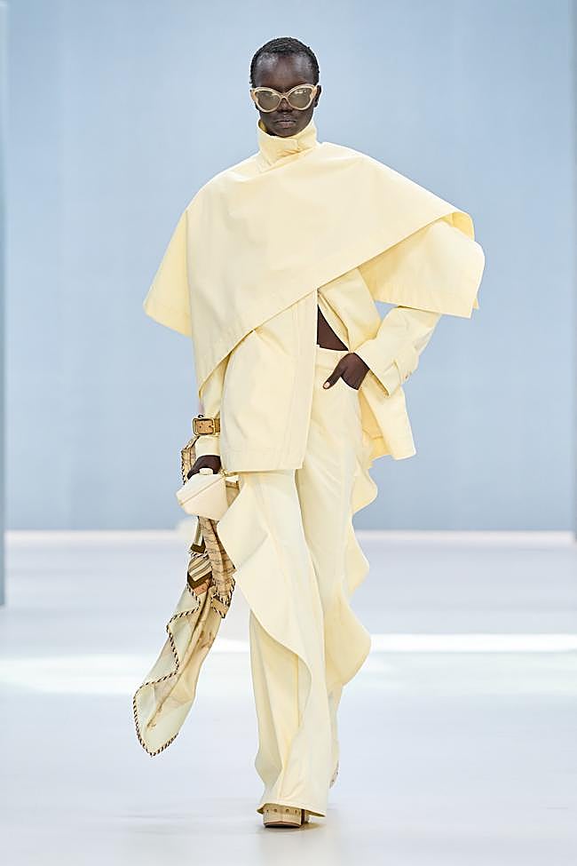 Look de Zimmermann durante la Semana de la Moda de París.