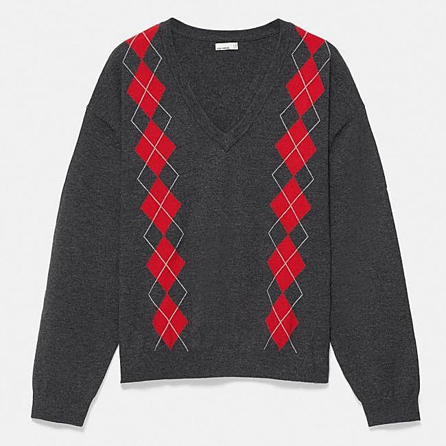 Jersey rombos cuello pico de Pull&Bear, 29,99 euros.