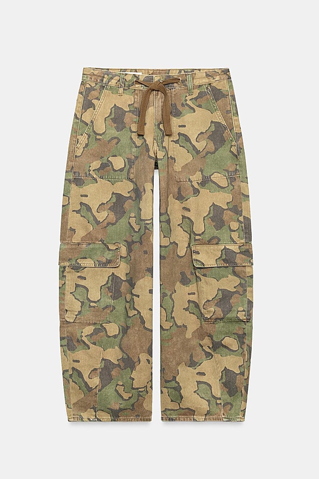 Pantalón estampado de Zara (35,99 euros)