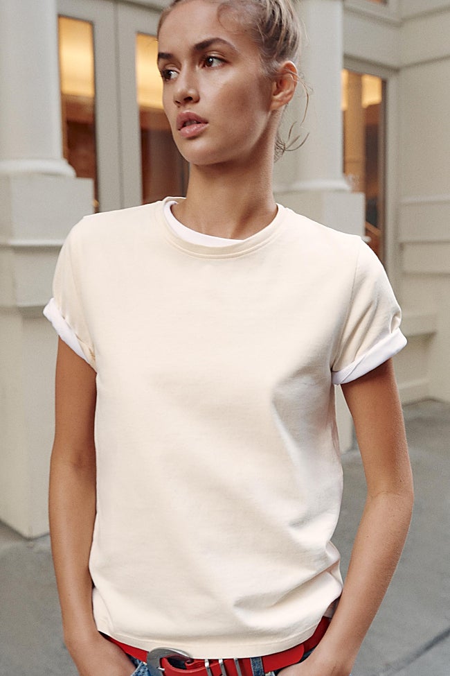 Camiseta amarilla de Zara (7,95 euros)