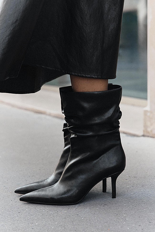 Botines negros de Zara (49,95 euros)