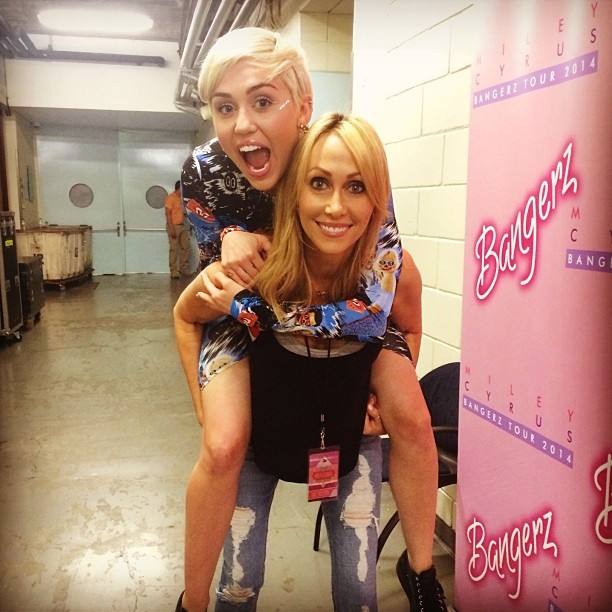 Miley Cyrus, con su madre, Leticia.