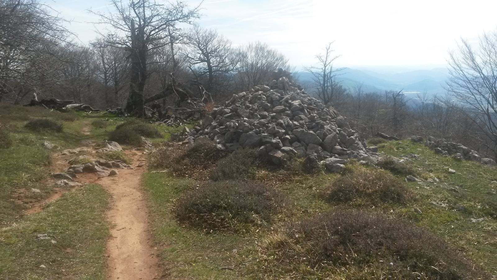 Montón de piedras del sacerdote de Madoz (Akier).