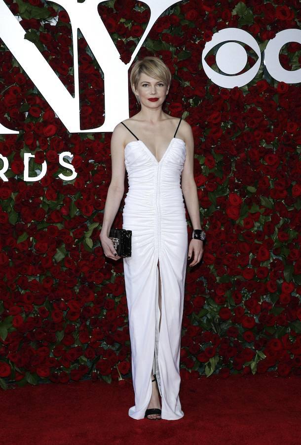 La actriz Michelle Williams llega a los 70º Premios Tony anuales de la American Theatre Wing en Nueva York.