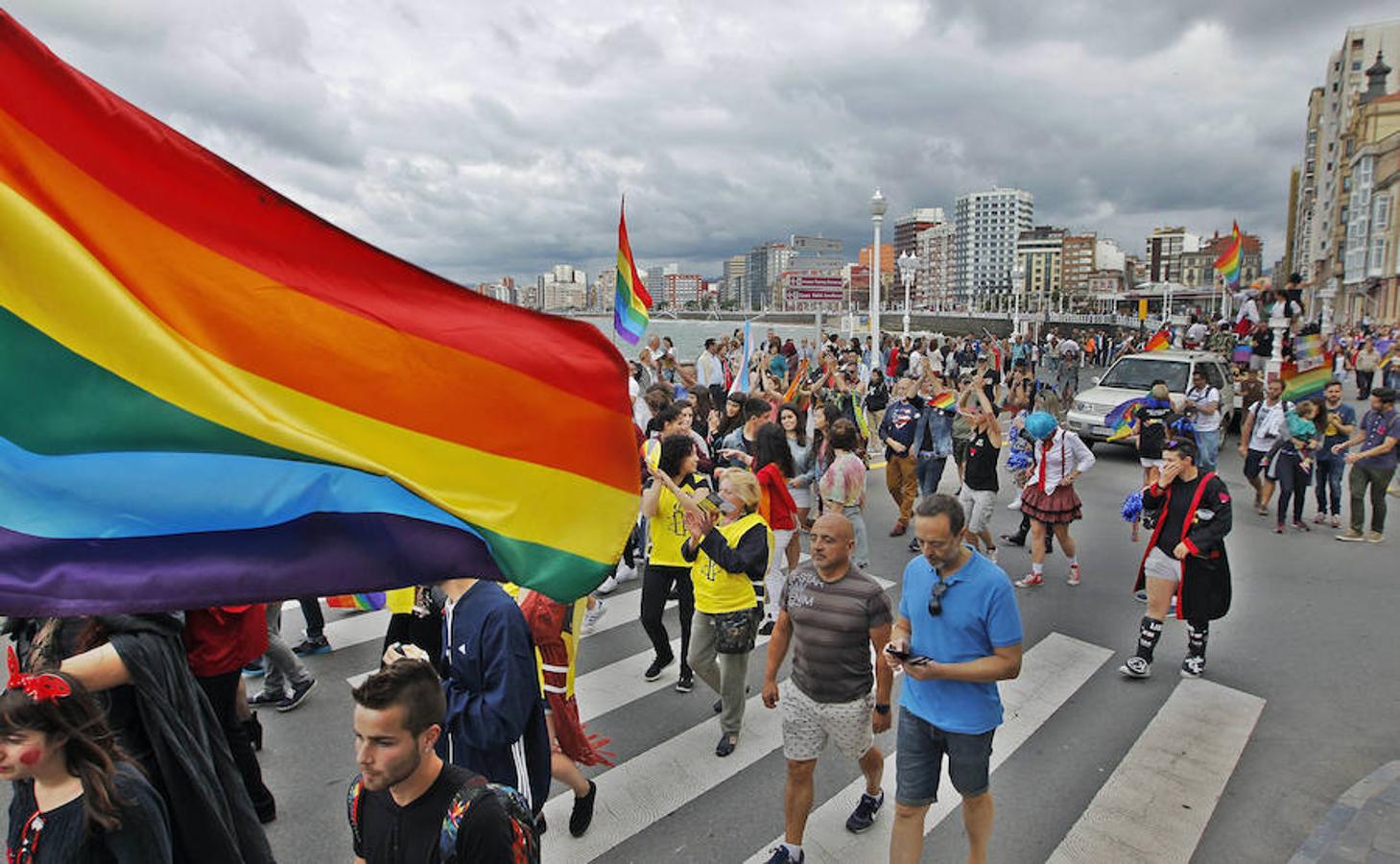 Participantes de la Marcha del Orgullo Gay en Gijón.