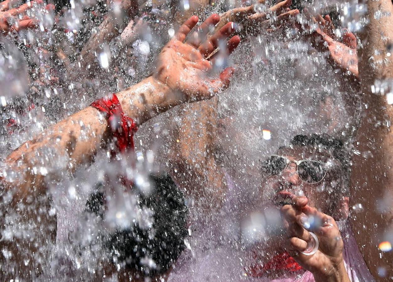 El &#039;chupinazo&#039; abre nueve días de celebración en Pamplona