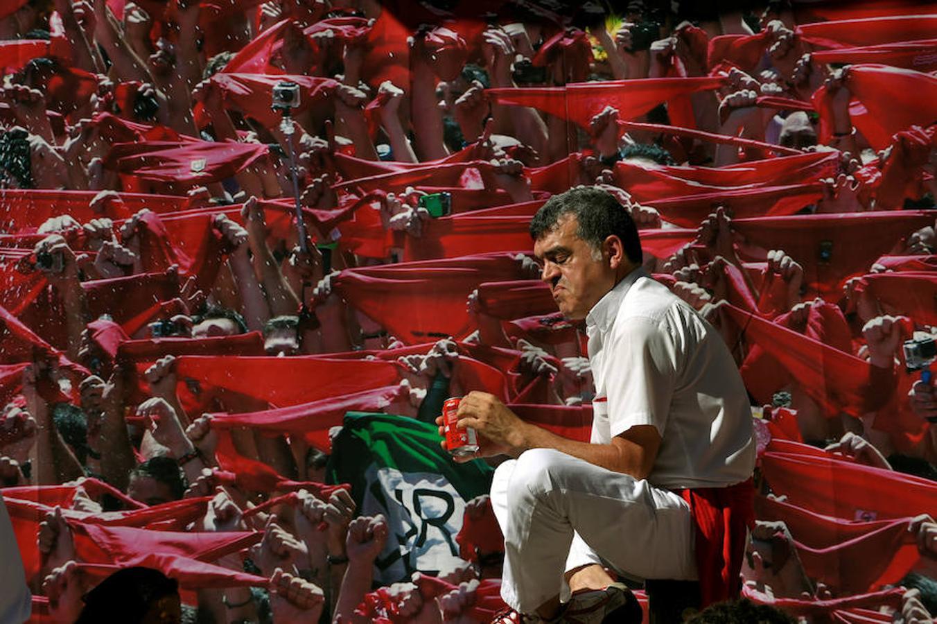 El &#039;chupinazo&#039; abre nueve días de celebración en Pamplona