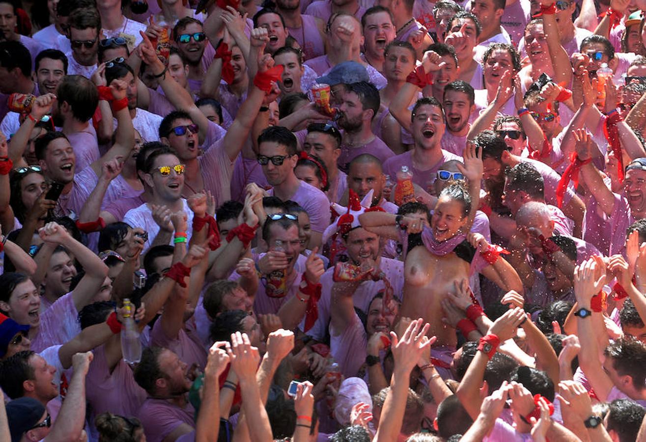 El &#039;chupinazo&#039; abre nueve días de celebración en Pamplona