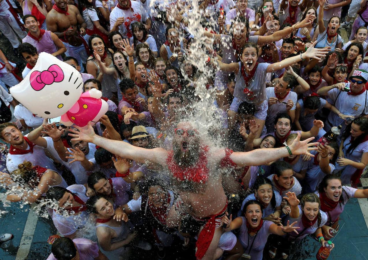 El &#039;chupinazo&#039; abre nueve días de celebración en Pamplona