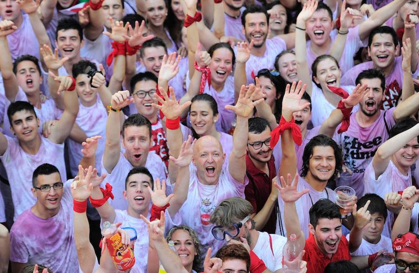 El &#039;chupinazo&#039; abre nueve días de celebración en Pamplona