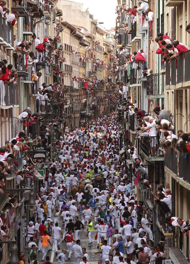 Quinto encierro de San Fermín rápido y limpio