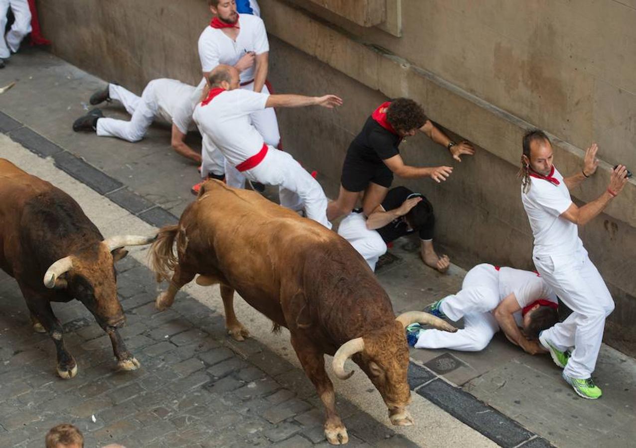 Quinto encierro de San Fermín rápido y limpio