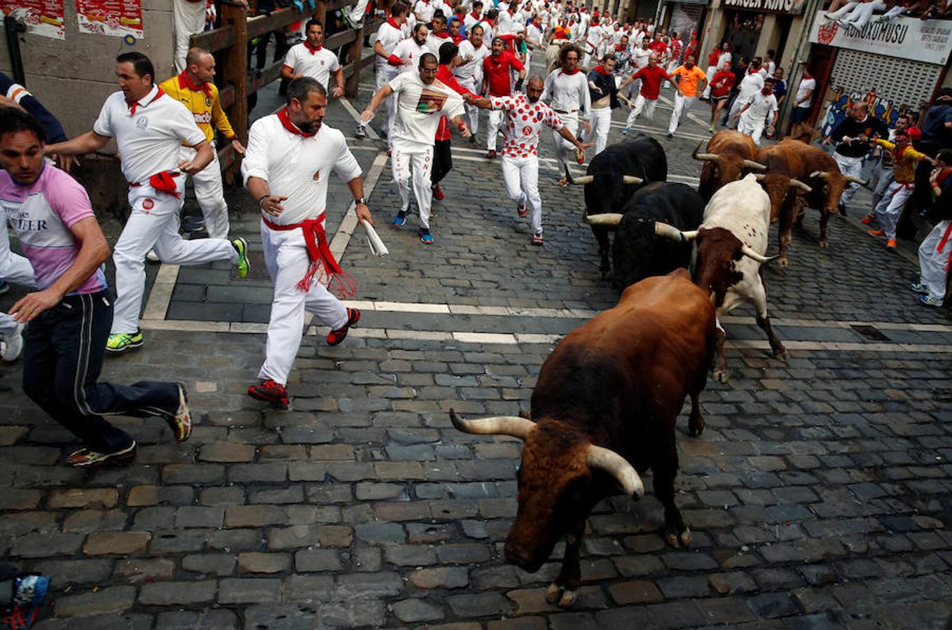 Quinto encierro de San Fermín rápido y limpio