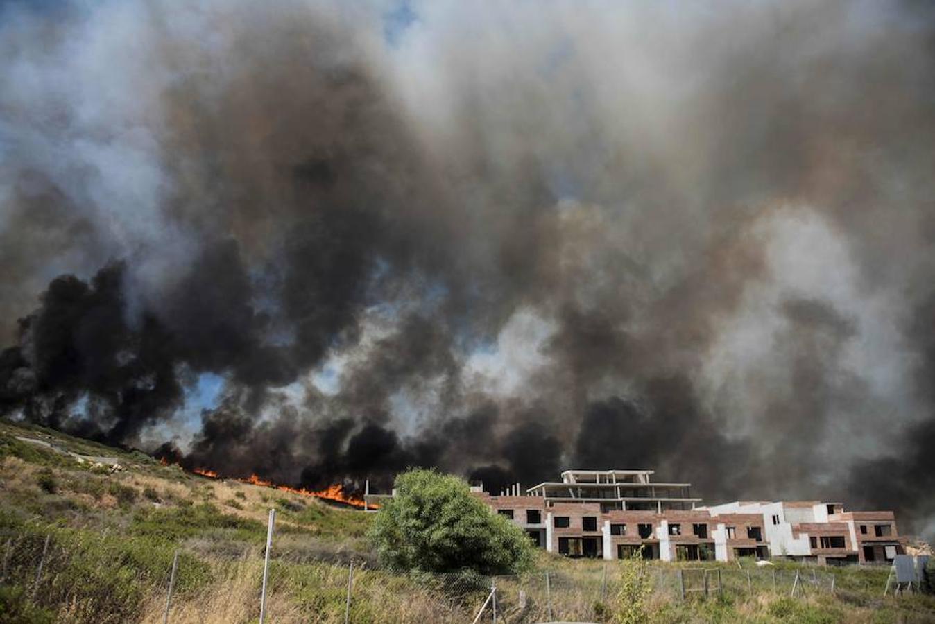 La Línea de la Concepción, en llamas