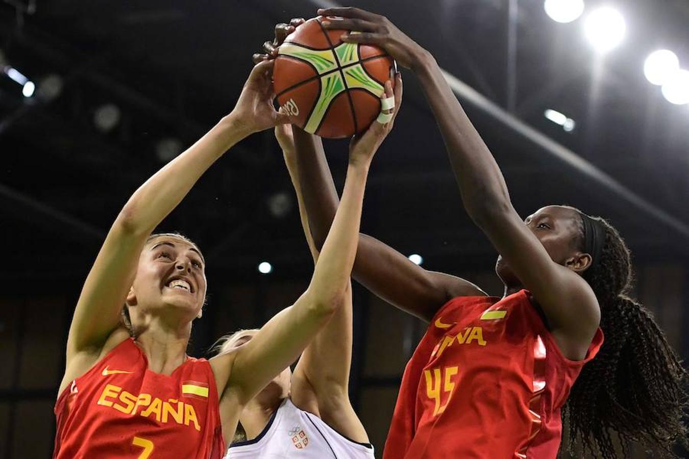 Las mejores imágenes del debut de España en baloncesto femenino