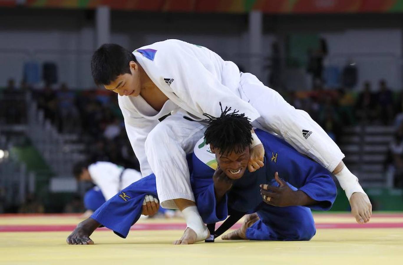 Las mejores imágenes de la victoria, en judo, del deportista refugiado Popole Misenga