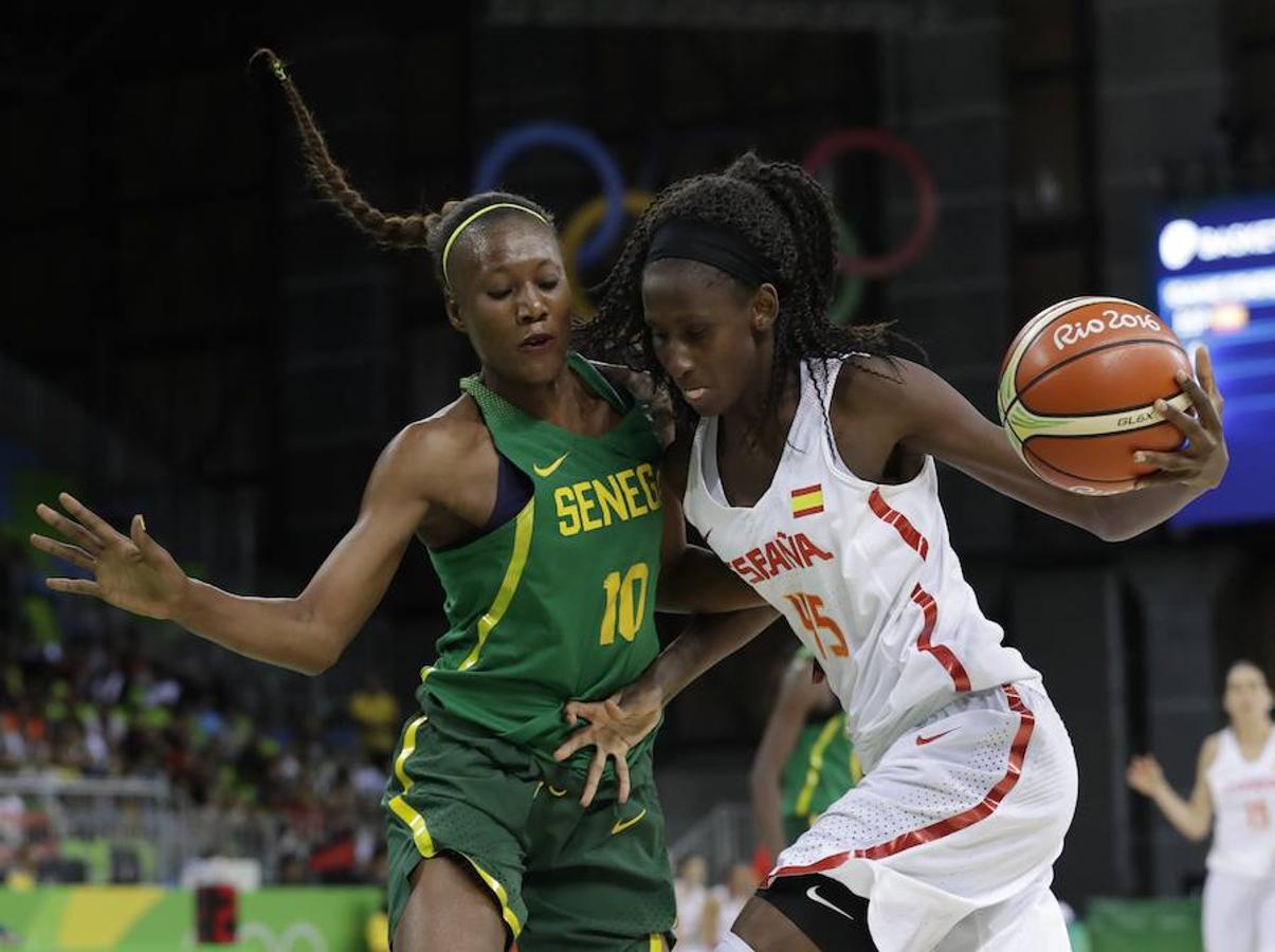 Las mejores imágenes del España - Senegal de baloncesto femenino