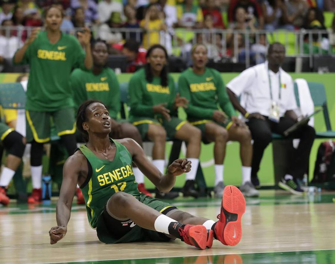 Las mejores imágenes del España - Senegal de baloncesto femenino