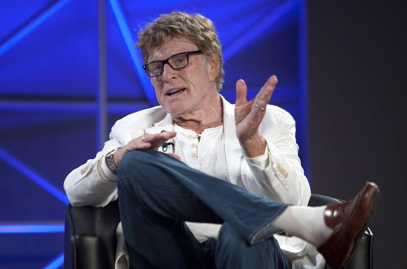 Robert Redford contestando a los periodistas