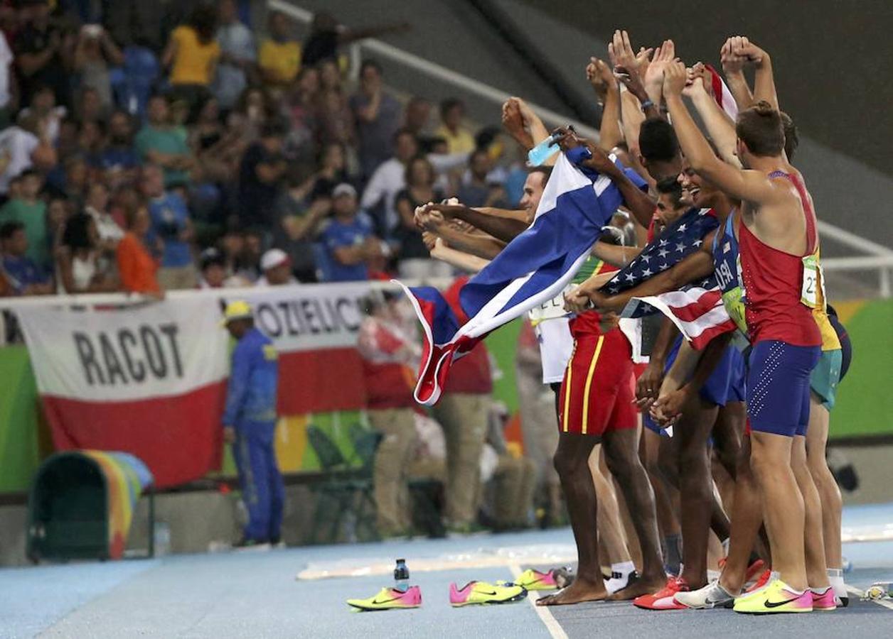 El estadounidense Ashton Eaton conserva la medalla dorada de decatlon