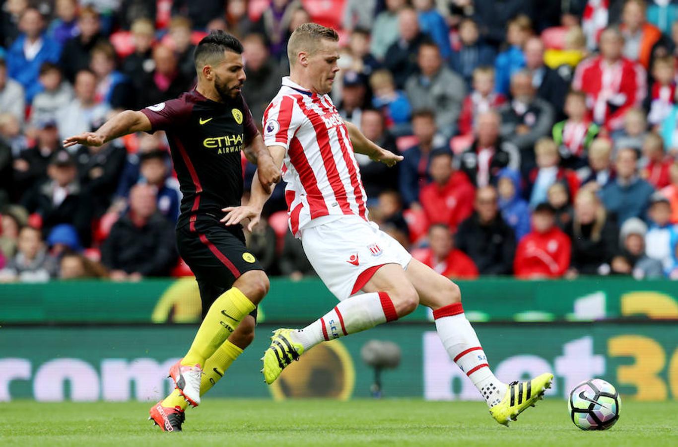 El Manchester City golea 4-1 al Stoke City