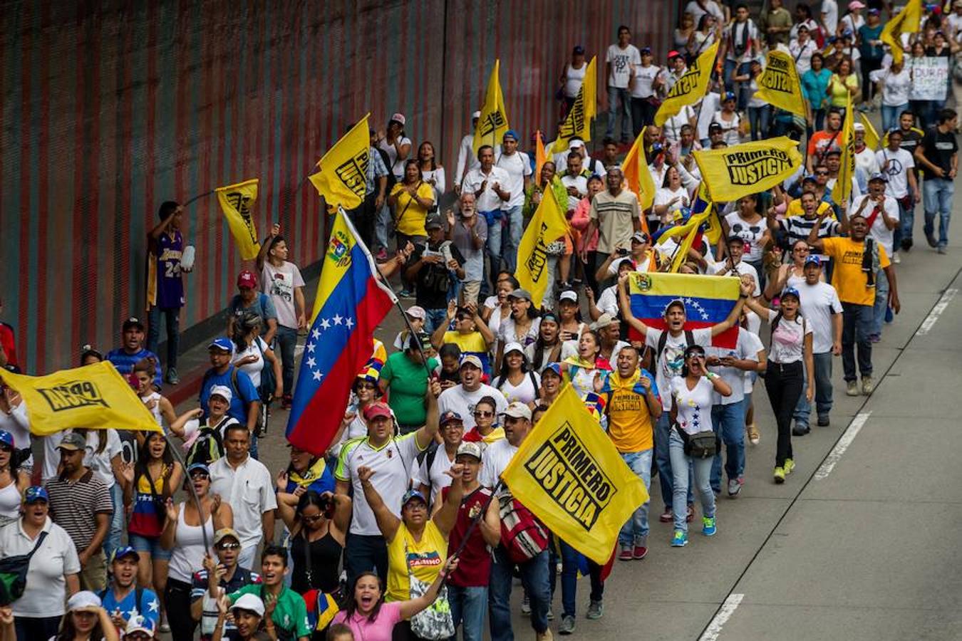 La marcha fue convocada hace semanas por la alianza de partidos Mesa de la Unidad Democrática para revocar a Nicolás Maduro.