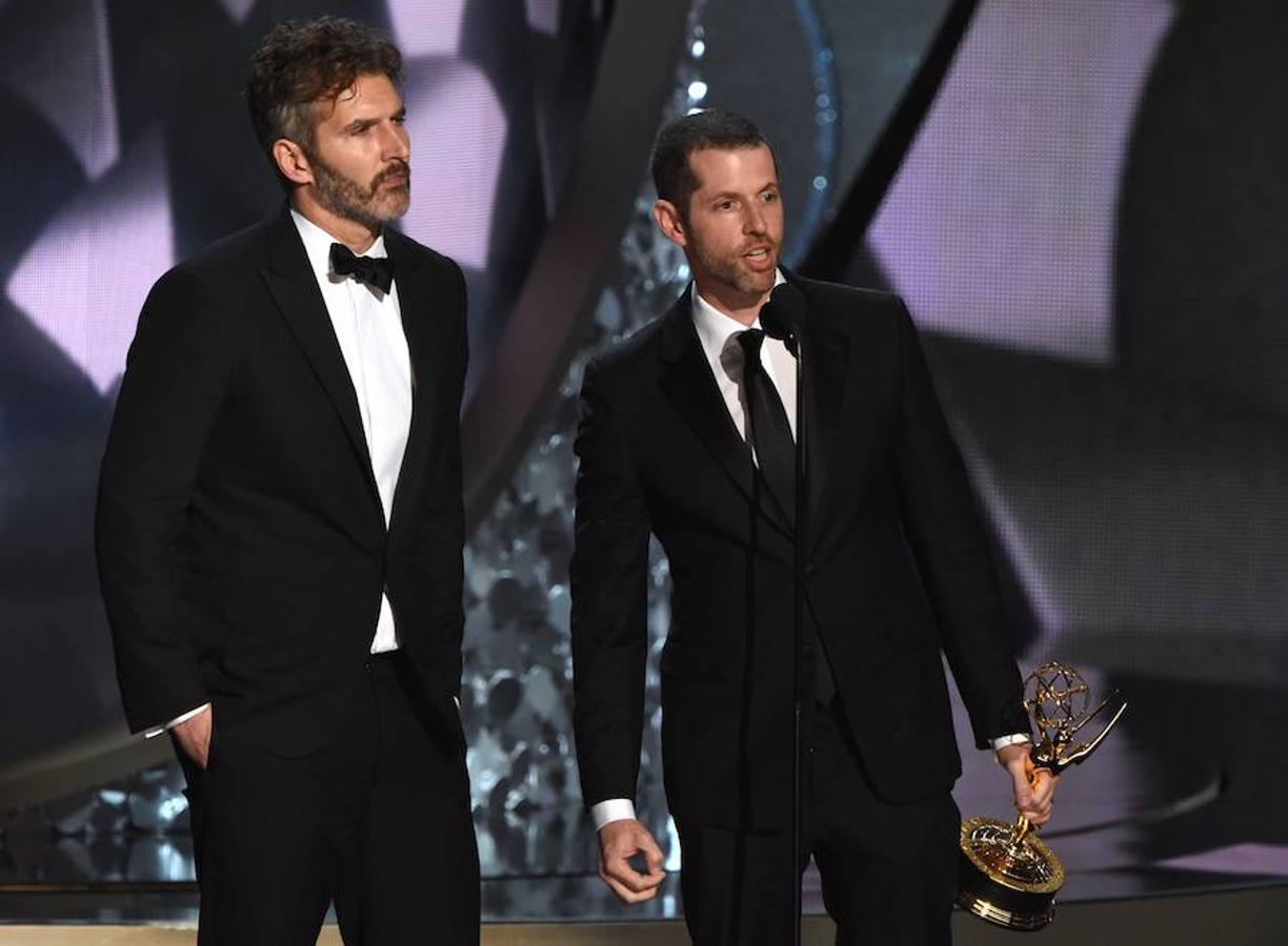 David Benioff y D.B. Weiss recogen el galardón al mejor guión en una serie dramática por 'Juego de tronos'.