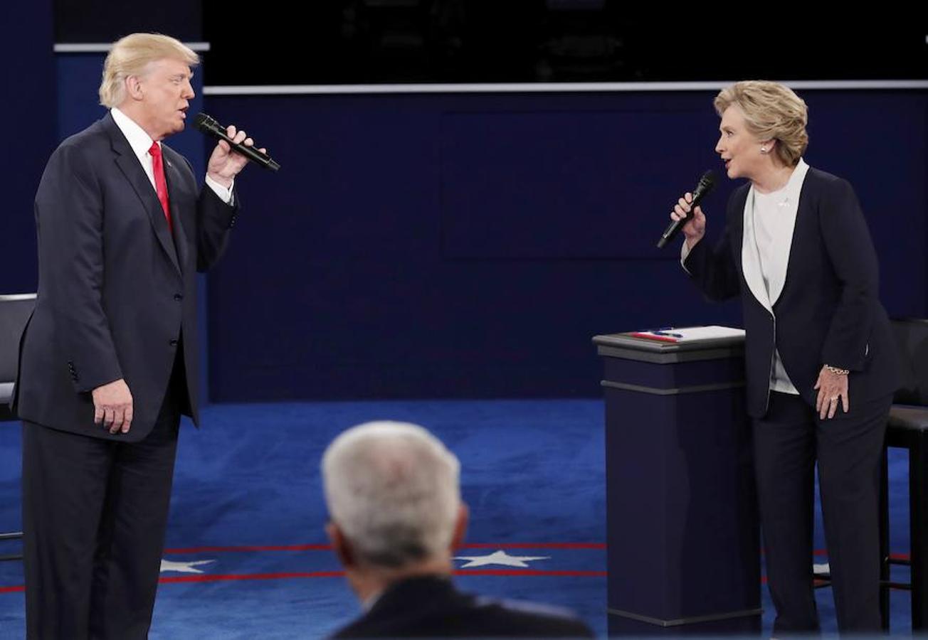 Clinton y Trump, durante el cara a cara.