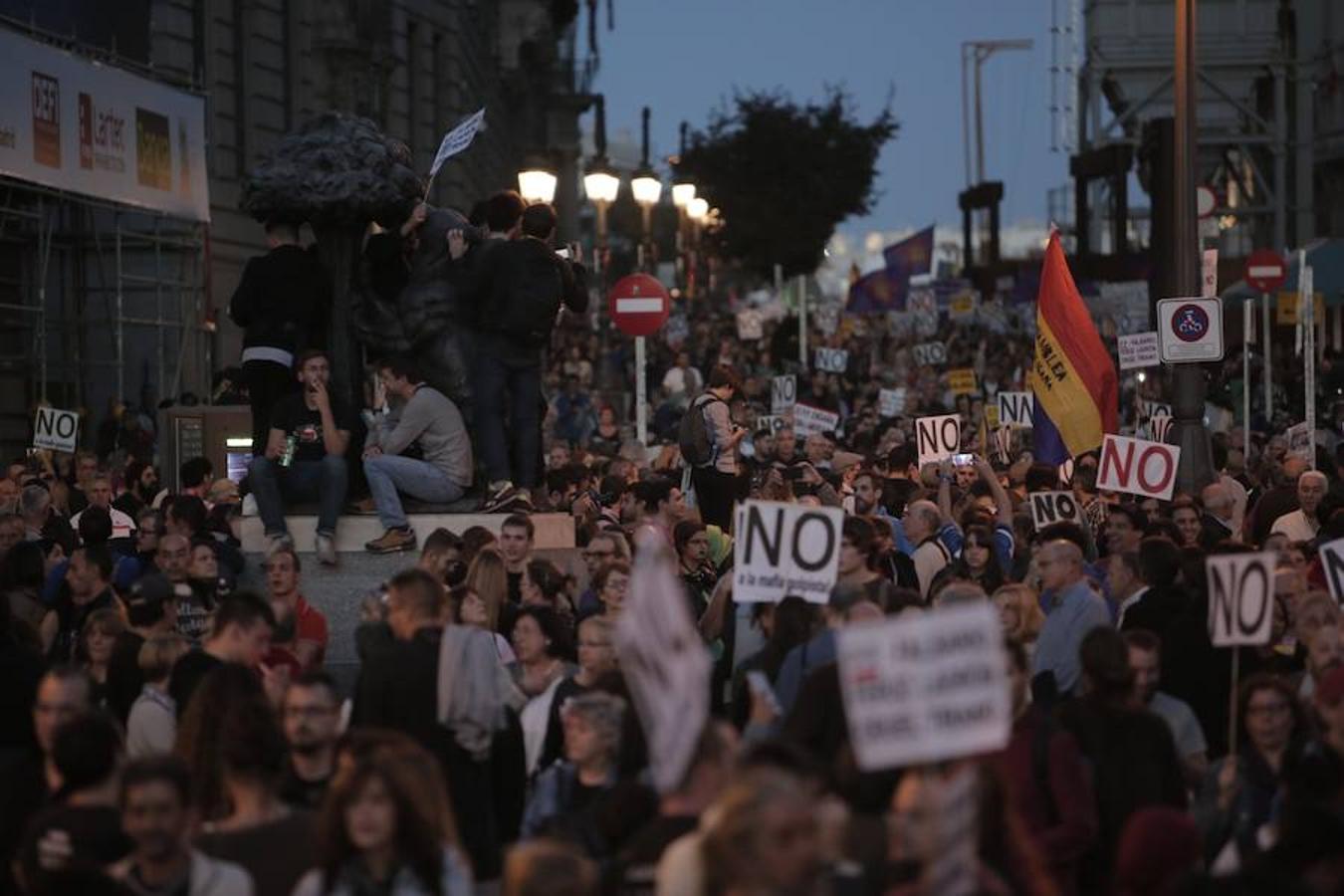 &#039;Rodea el Congreso&#039; por la investidura de Rajoy