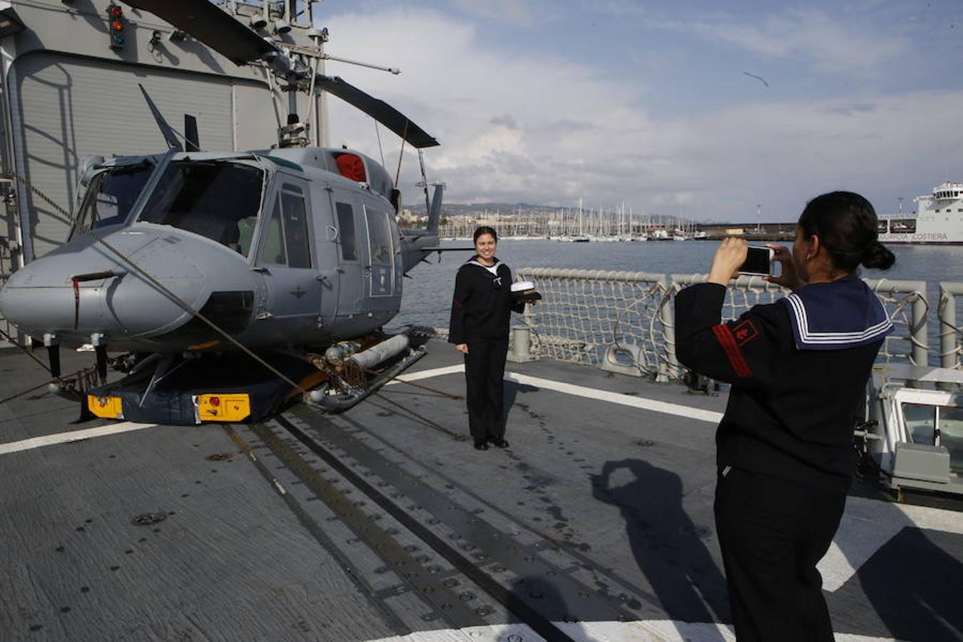 Cospedal visita a las tropas españolas destacadas en el Mediterráneo