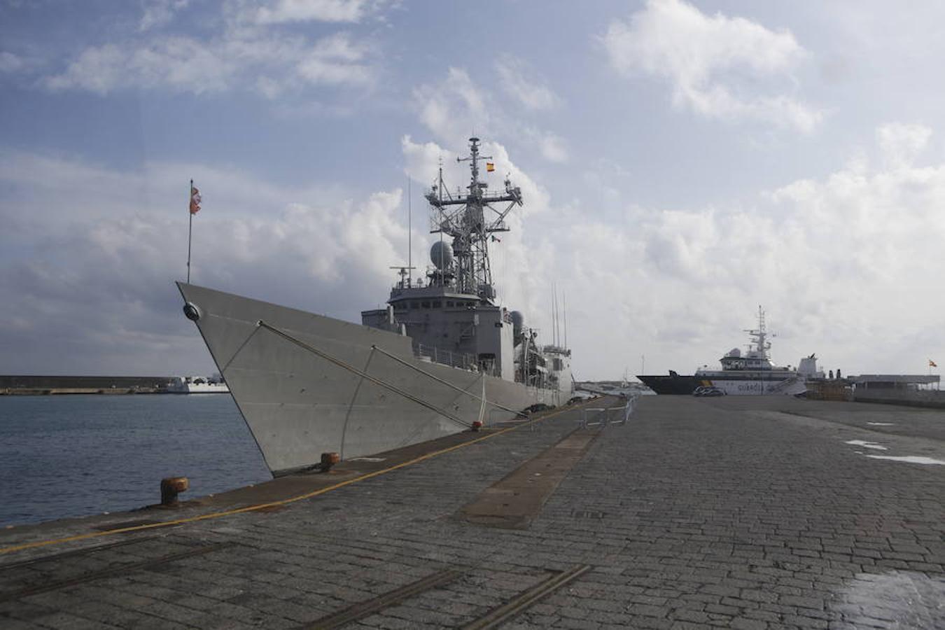 Cospedal visita a las tropas españolas destacadas en el Mediterráneo