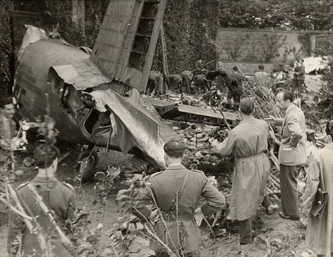 1949. Murieron 31 personas, entre ellas 18 jugadores del Torino, tras estrellarse su avión contra el campanario de la Basílica de Superga, cerca de Turín.