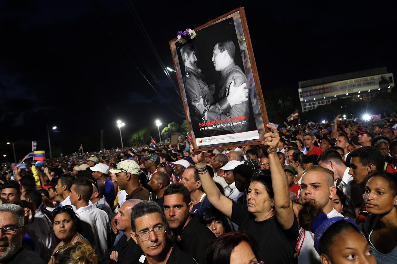 Multitudinario homenaje a Fidel