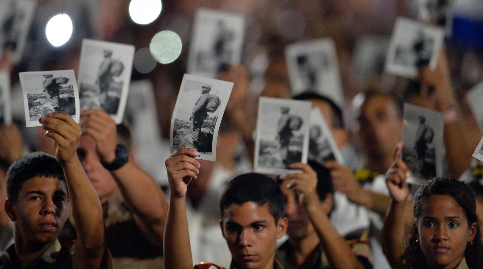 Multitudinario homenaje a Fidel