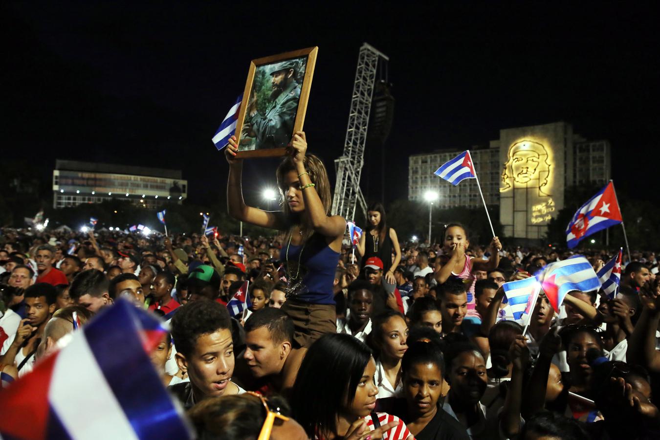 Multitudinario homenaje a Fidel