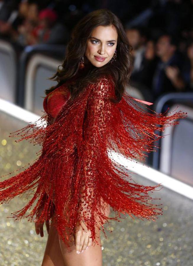 Irina Shayk desfila embarazada para Victoria&#039;s Secret